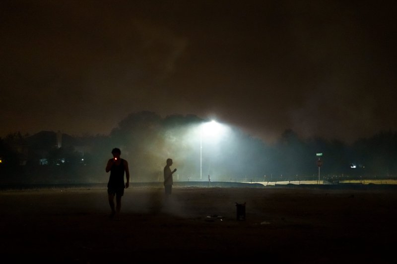 01_foggy_figures.jpg